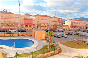 Apartamento en segunda linea, con piscina comunitaria